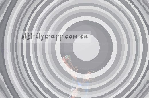 詹姆斯突破上篮 库里三分命中